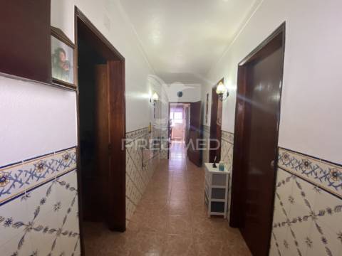 Moradia em banda em rio de moinhos, alcácer