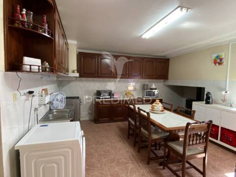 Moradia em banda em rio de moinhos, alcácer