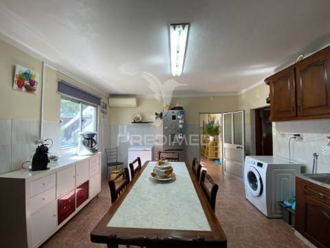 Moradia em banda em rio de moinhos, alcácer