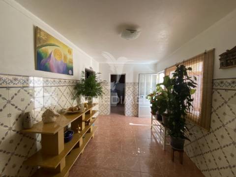 Moradia em banda em rio de moinhos, alcácer