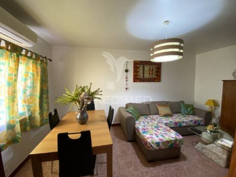 Moradia em banda em rio de moinhos, alcácer