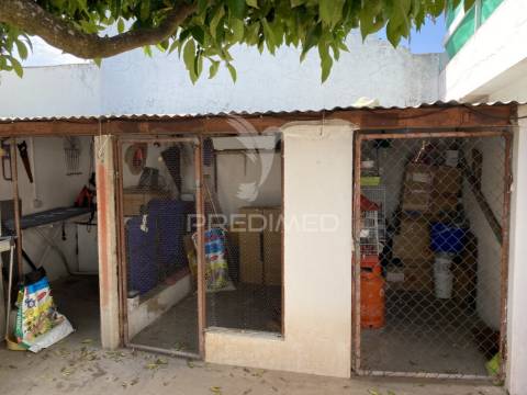 Moradia em banda em rio de moinhos, alcácer