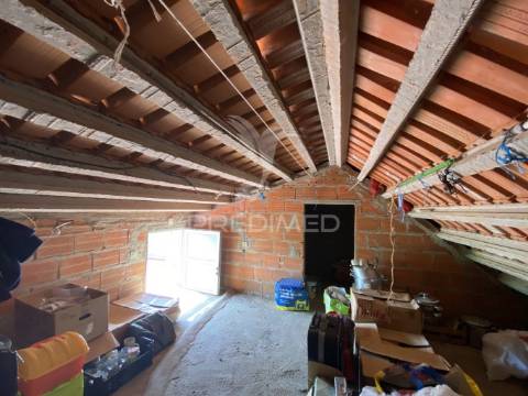 Moradia em banda em rio de moinhos, alcácer