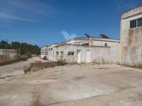 Armazém com 800 m2 ,palmela.