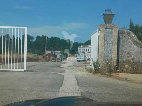 Armazém com 800 m2 ,palmela.