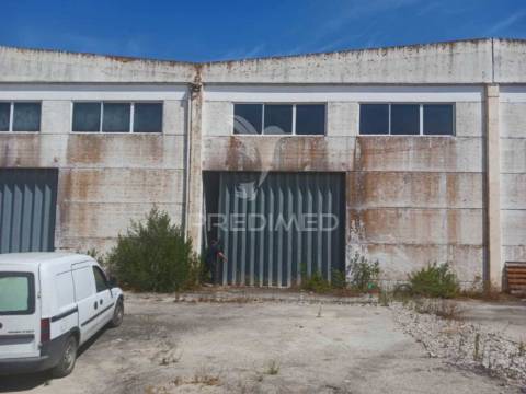 Armazém com 800 m2 ,palmela.