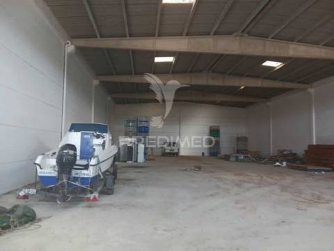 Armazém com 800 m2 ,palmela.