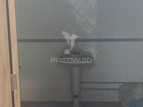 Armazém com 800 m2 ,palmela.