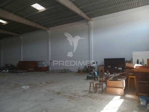 Armazém com 800 m2 ,palmela.
