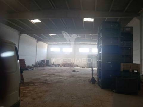 Armazém com 800 m2 ,palmela.