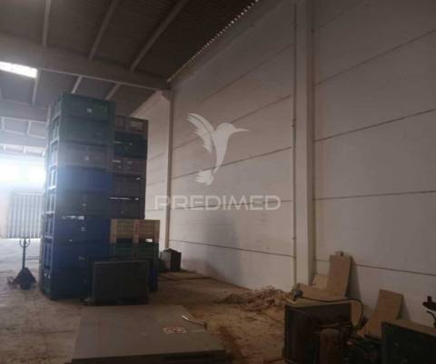 Armazém com 800 m2 ,palmela.