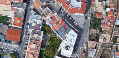 Loja no centro de loulé com dois pisos e potencial habitacional