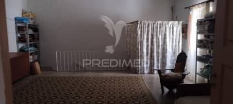 Moradia em vale do pêso