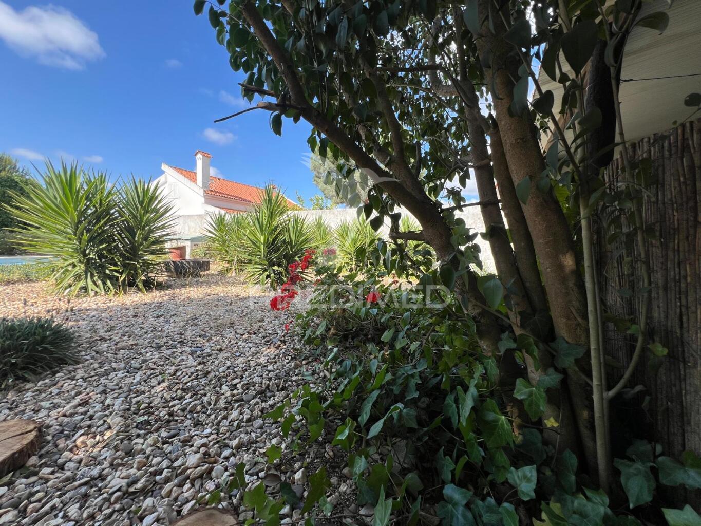 Moradia t2 para arrendar em brejos de azeitão