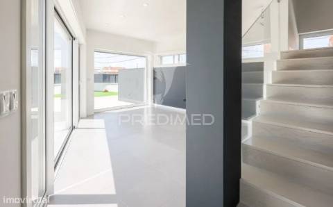 Moradia t3 c/ garagem e jardim