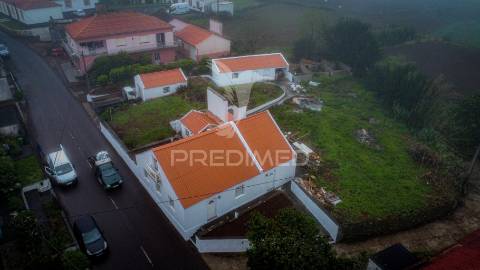 Moradia t2, santo antão, em fase de reconstrução