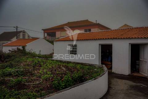 Moradia t2, santo antão, em fase de reconstrução