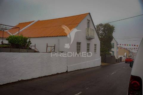 Moradia t2, santo antão, em fase de reconstrução