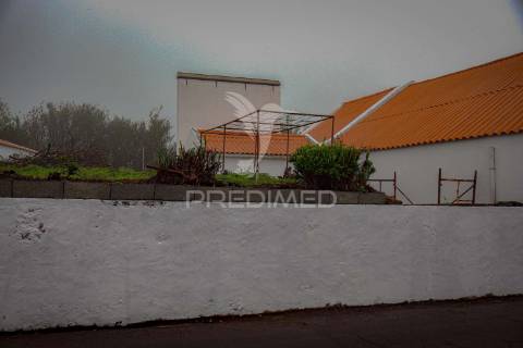 Moradia t2, santo antão, em fase de reconstrução