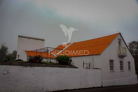 Moradia t2, santo antão, em fase de reconstrução