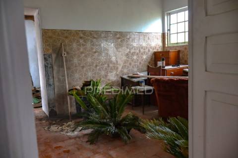 Moradia t2, santo antão, em fase de reconstrução