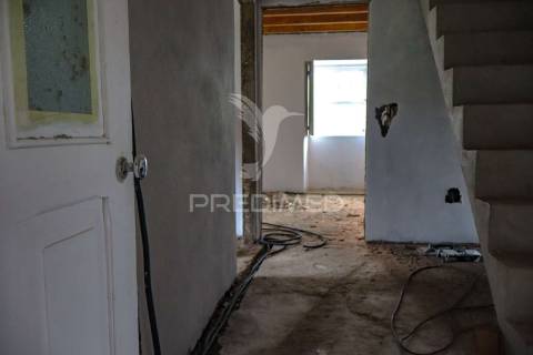 Moradia t2, santo antão, em fase de reconstrução