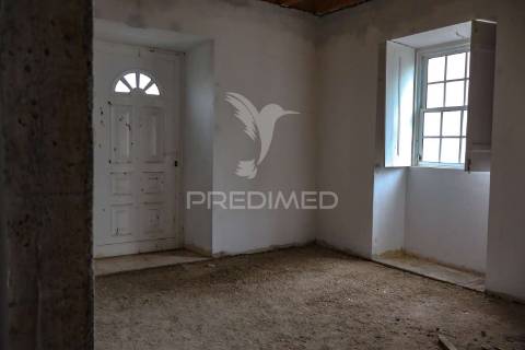 Moradia t2, santo antão, em fase de reconstrução