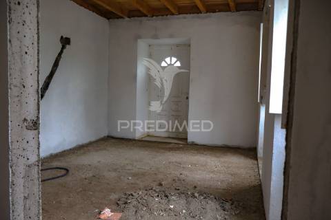 Moradia t2, santo antão, em fase de reconstrução