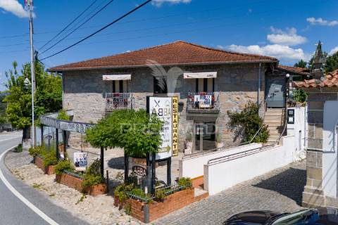 Moradia t7 com 3 negócios – póvoa de lanhoso