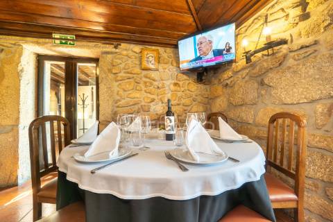 Moradia t7 com 3 negócios – póvoa de lanhoso