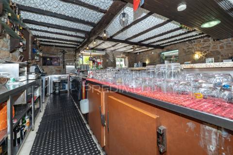 Moradia t7 com 3 negócios – póvoa de lanhoso