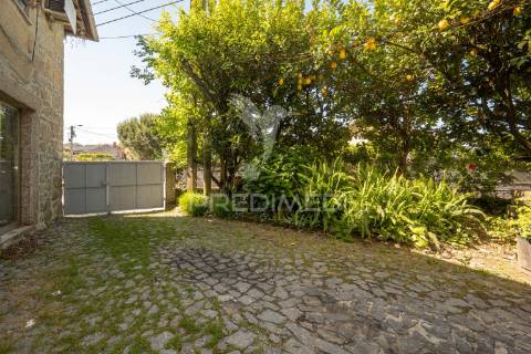 Moradia t7 com 3 negócios – póvoa de lanhoso