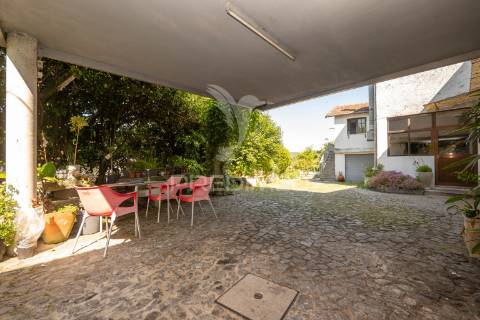 Moradia t7 com 3 negócios – póvoa de lanhoso