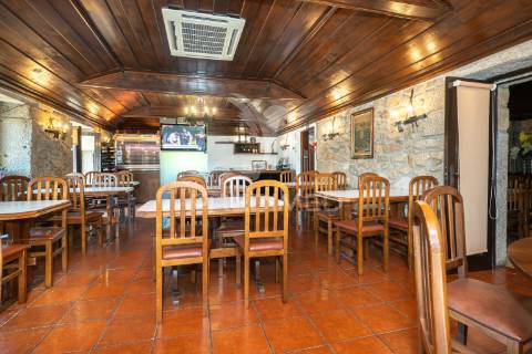 Moradia t7 com 3 negócios – póvoa de lanhoso