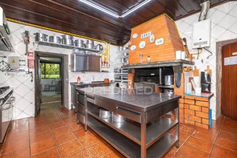 Moradia t7 com 3 negócios – póvoa de lanhoso