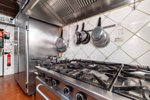 Moradia t7 com 3 negócios – póvoa de lanhoso