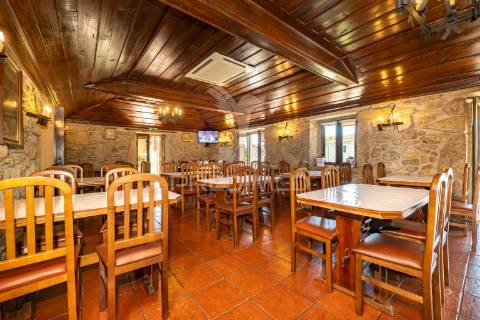 Moradia t7 com 3 negócios – póvoa de lanhoso