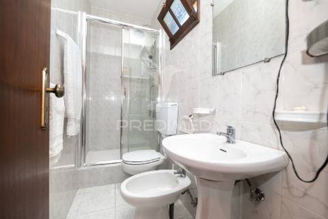 Moradia t7 com 3 negócios – póvoa de lanhoso