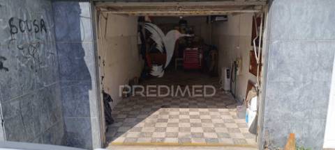 Garagem à venda no centro do laranjeiro na praceta dos álamos - 52.500 €