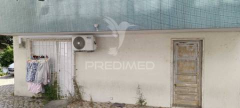 Garagem à venda no centro do laranjeiro na praceta dos álamos - 52.500 €