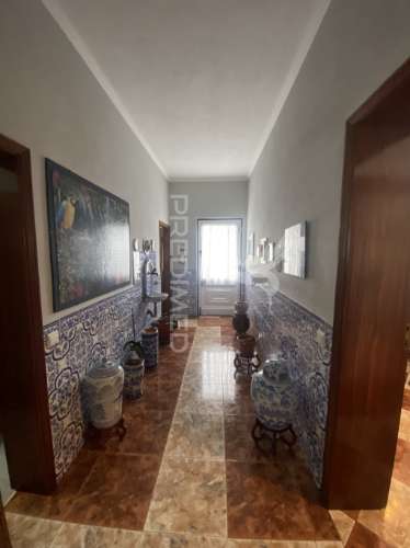 Moradia t3 de dois pisos com jardim paisagístico urzelina, ilha de são jorge