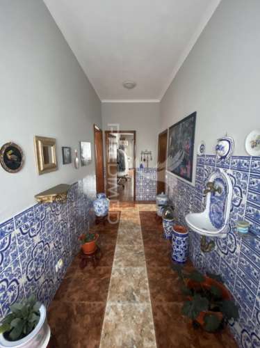 Moradia t3 de dois pisos com jardim paisagístico urzelina, ilha de são jorge