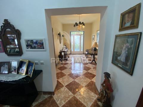 Moradia t3 de dois pisos com jardim paisagístico urzelina, ilha de são jorge