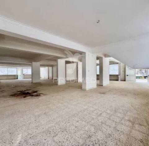 Loja/armazém para comércio em agualva-cacém