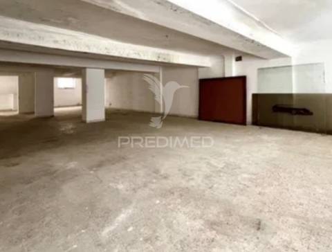 Loja/armazém para comércio em agualva-cacém