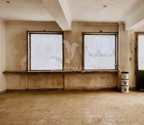 Loja/armazém para comércio em agualva-cacém