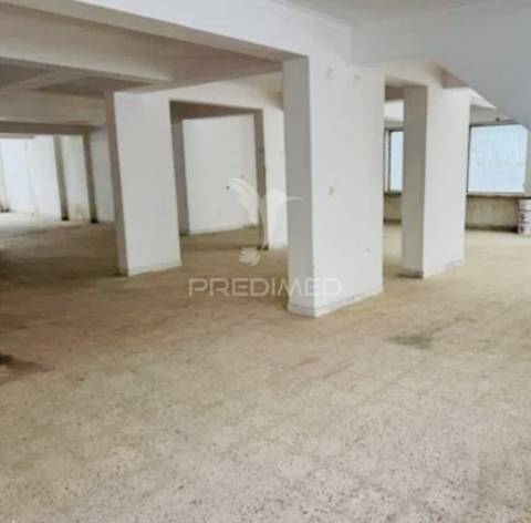 Loja/armazém para comércio em agualva-cacém