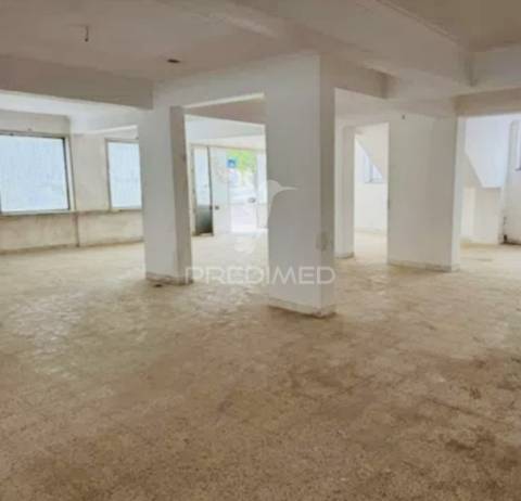 Loja/armazém para comércio em agualva-cacém