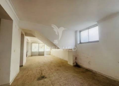 Loja/armazém para comércio em agualva-cacém