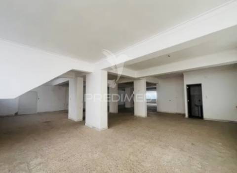 Loja/armazém para comércio em agualva-cacém